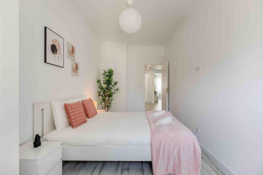 Lovely 3-Bedroom Condo W/ Free Parking On Premises كويلوز المظهر الخارجي الصورة