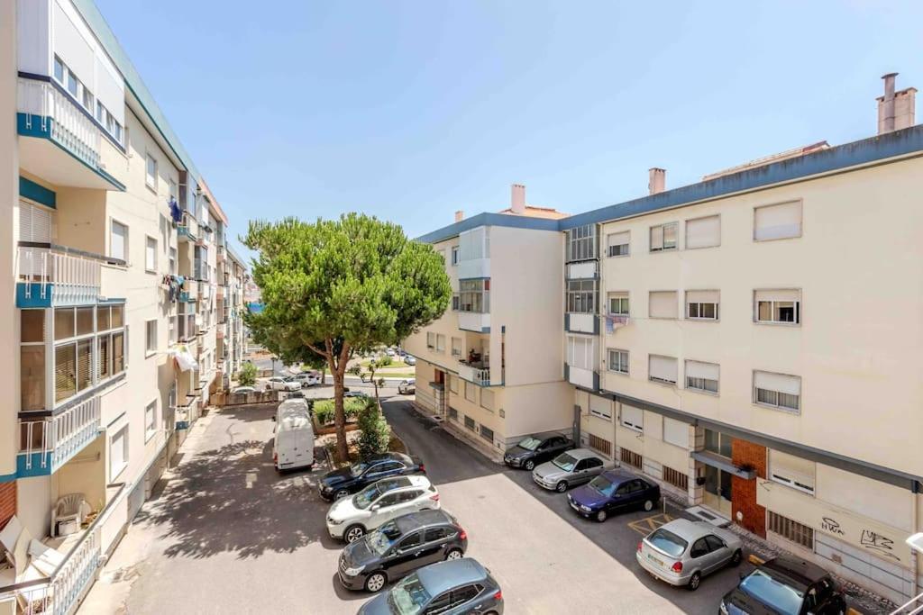 Lovely 3-Bedroom Condo W/ Free Parking On Premises كويلوز المظهر الخارجي الصورة