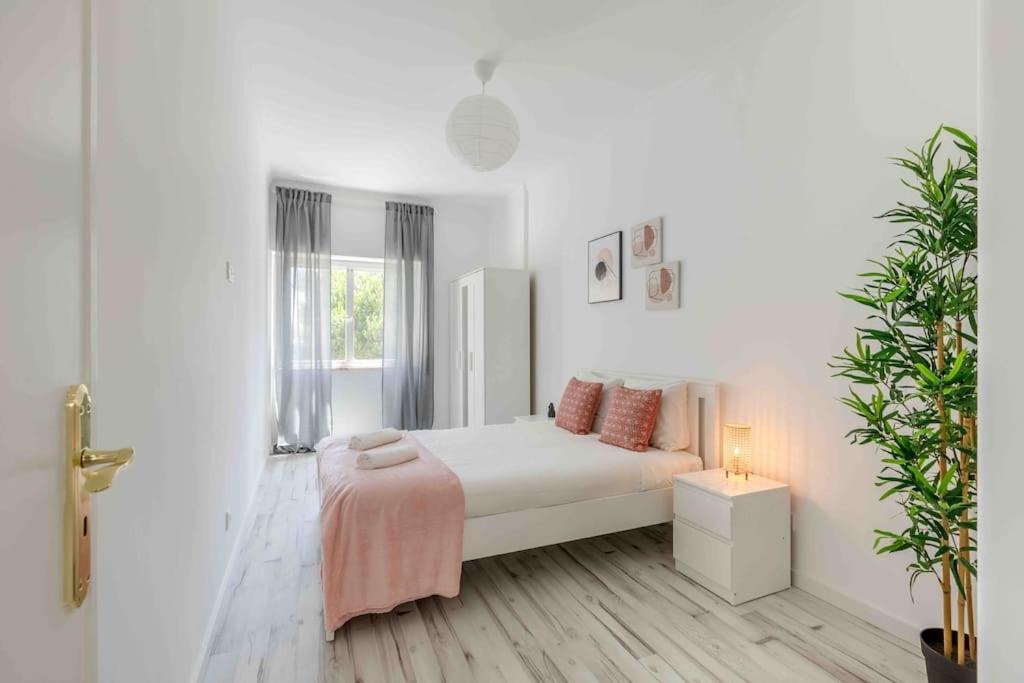 Lovely 3-Bedroom Condo W/ Free Parking On Premises كويلوز المظهر الخارجي الصورة