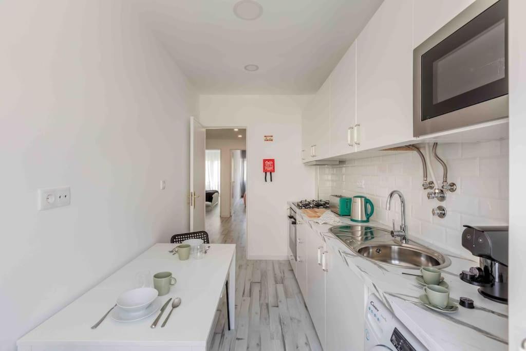 Lovely 3-Bedroom Condo W/ Free Parking On Premises كويلوز المظهر الخارجي الصورة
