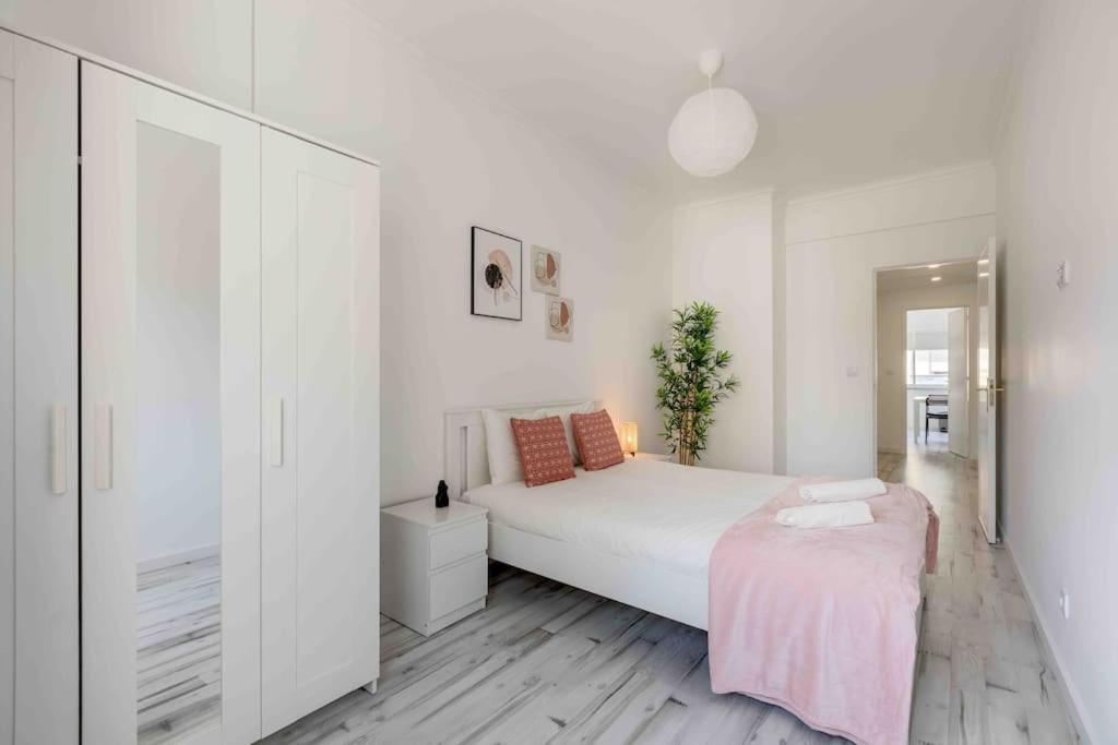 Lovely 3-Bedroom Condo W/ Free Parking On Premises كويلوز المظهر الخارجي الصورة
