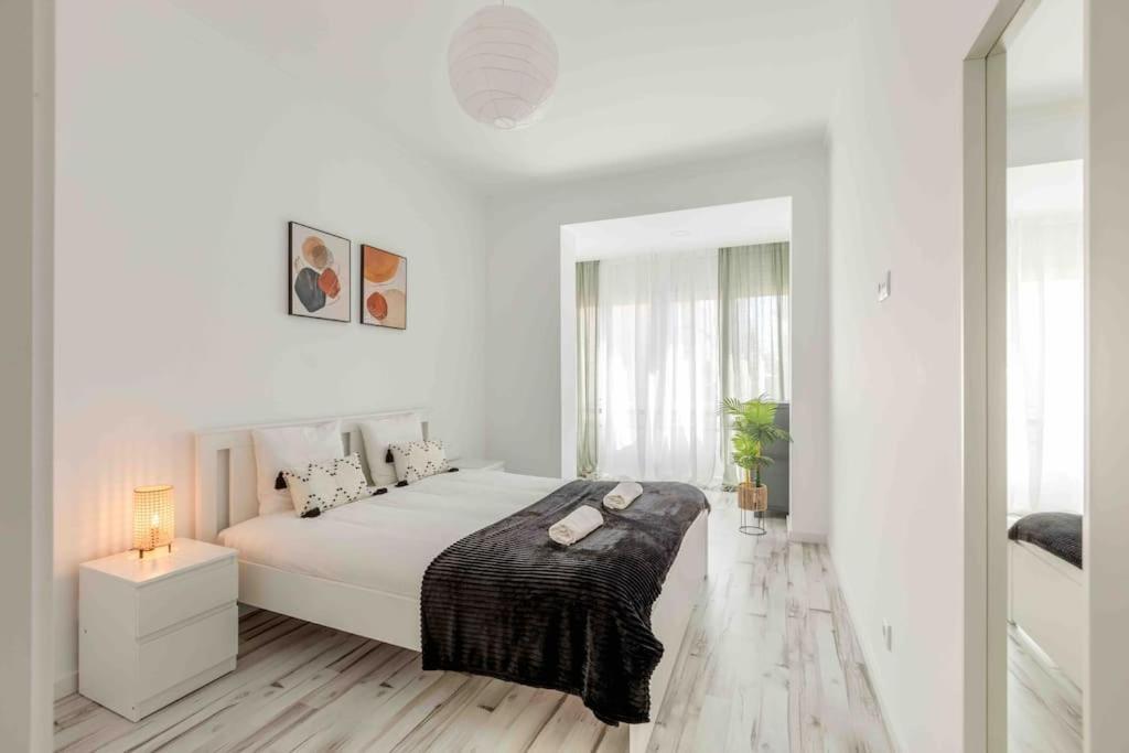 Lovely 3-Bedroom Condo W/ Free Parking On Premises كويلوز المظهر الخارجي الصورة